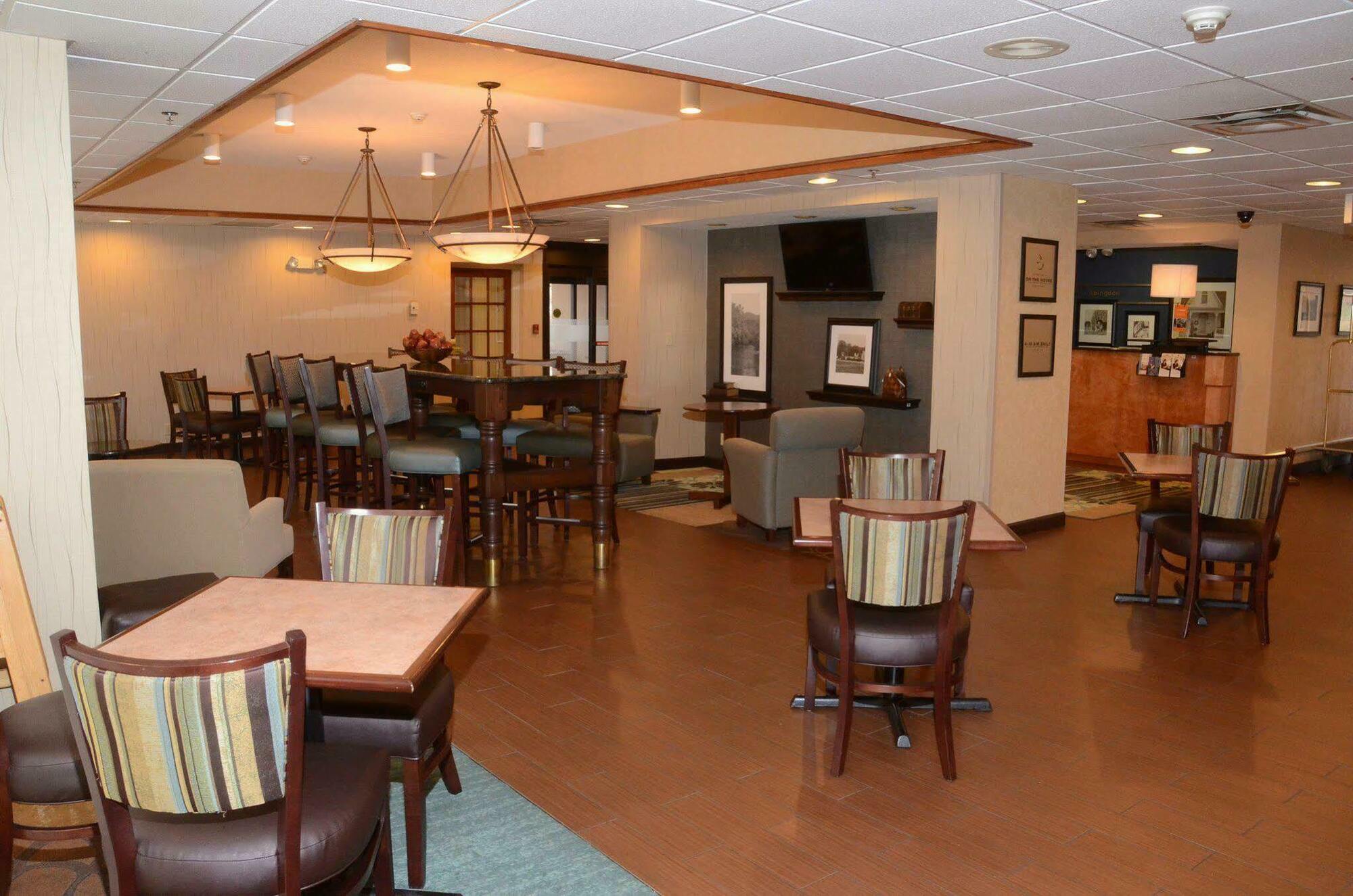Hampton Inn อาบิงดอน ภายนอก รูปภาพ